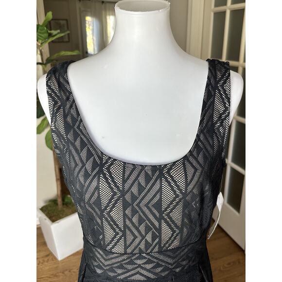 Maggy London Black Lace Fit & Flare Midi Dress Geometric Sleeveless Size 10 - Picture 2 of 6